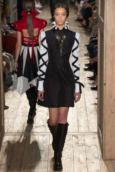 Look 19